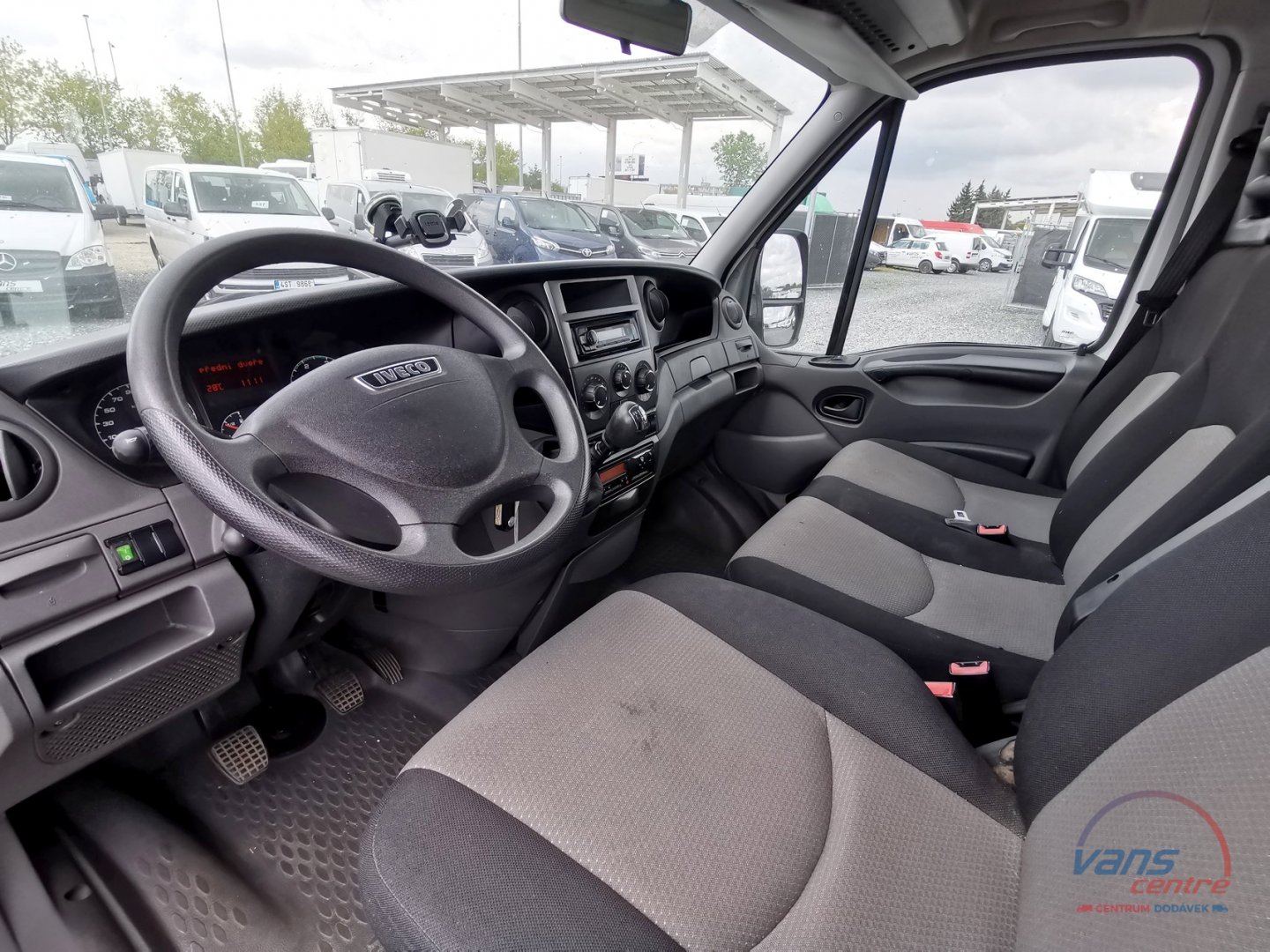 Iveco DAILY 50C15 SKŘÍŇ 8 PALET/ 7 MÍST/ KLIMA/ ČR