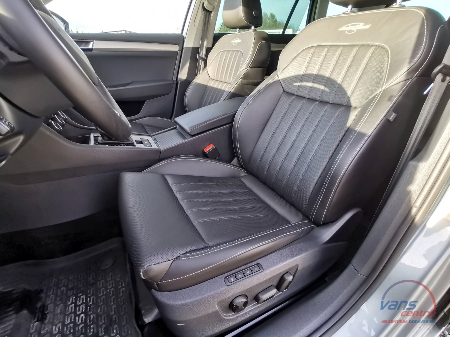 Škoda SUPERB 2.0TDI/140KW DSG/ 4X4/ L&K/ TAŽNÉ 