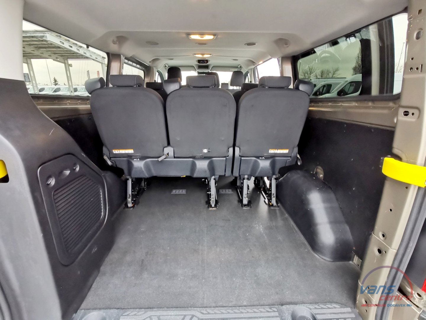 Ford TRANSIT CUSTOM 2.0TDCI/96KW L2H1/ 9 MÍST/ KLIMA/ TAŽNÉ