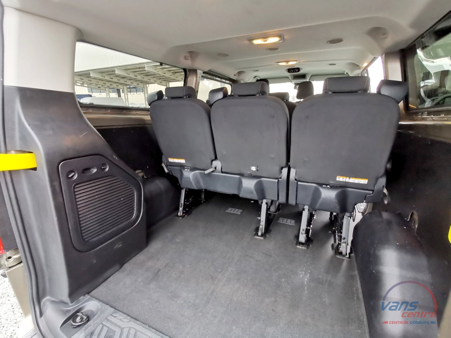 Ford TRANSIT CUSTOM 2.0TDCI/96KW L2H1/ 9 MÍST/ KLIMA/ TAŽNÉ