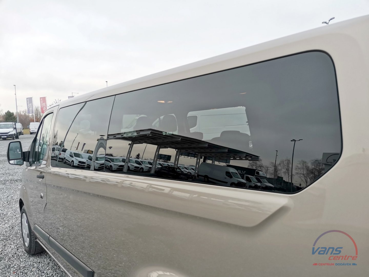 Ford TRANSIT CUSTOM 2.0TDCI/96KW L2H1/ 9 MÍST/ KLIMA/ TAŽNÉ