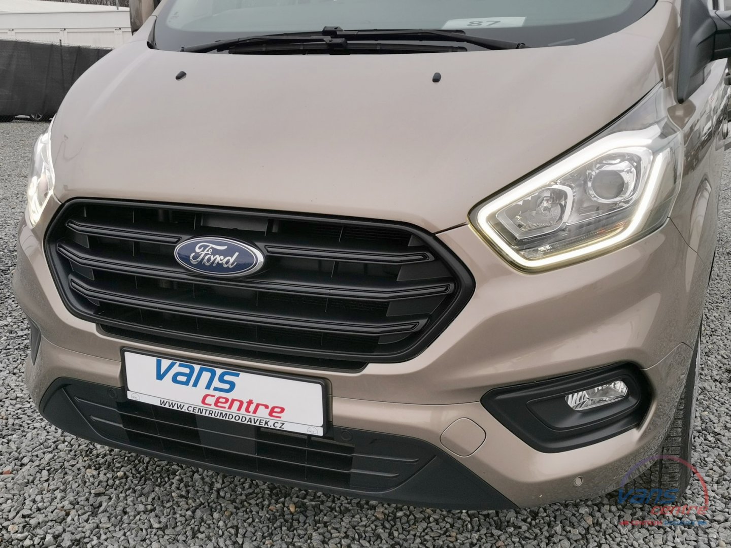 Ford TRANSIT CUSTOM 2.0TDCI/96KW L2H1/ 9 MÍST/ KLIMA/ TAŽNÉ