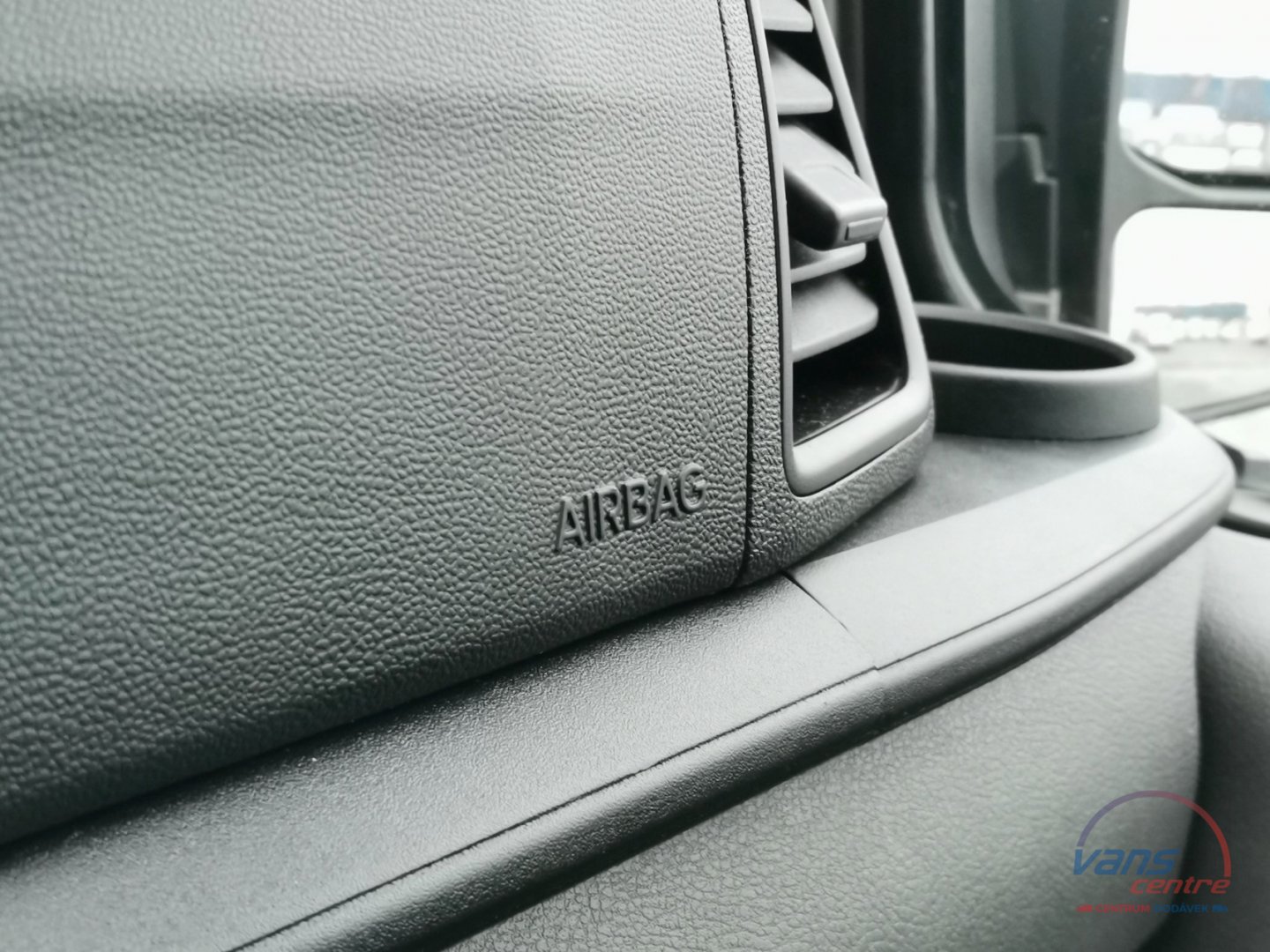 Ford TRANSIT CUSTOM 2.0TDCI/96KW L2H1/ 9 MÍST/ KLIMA/ TAŽNÉ