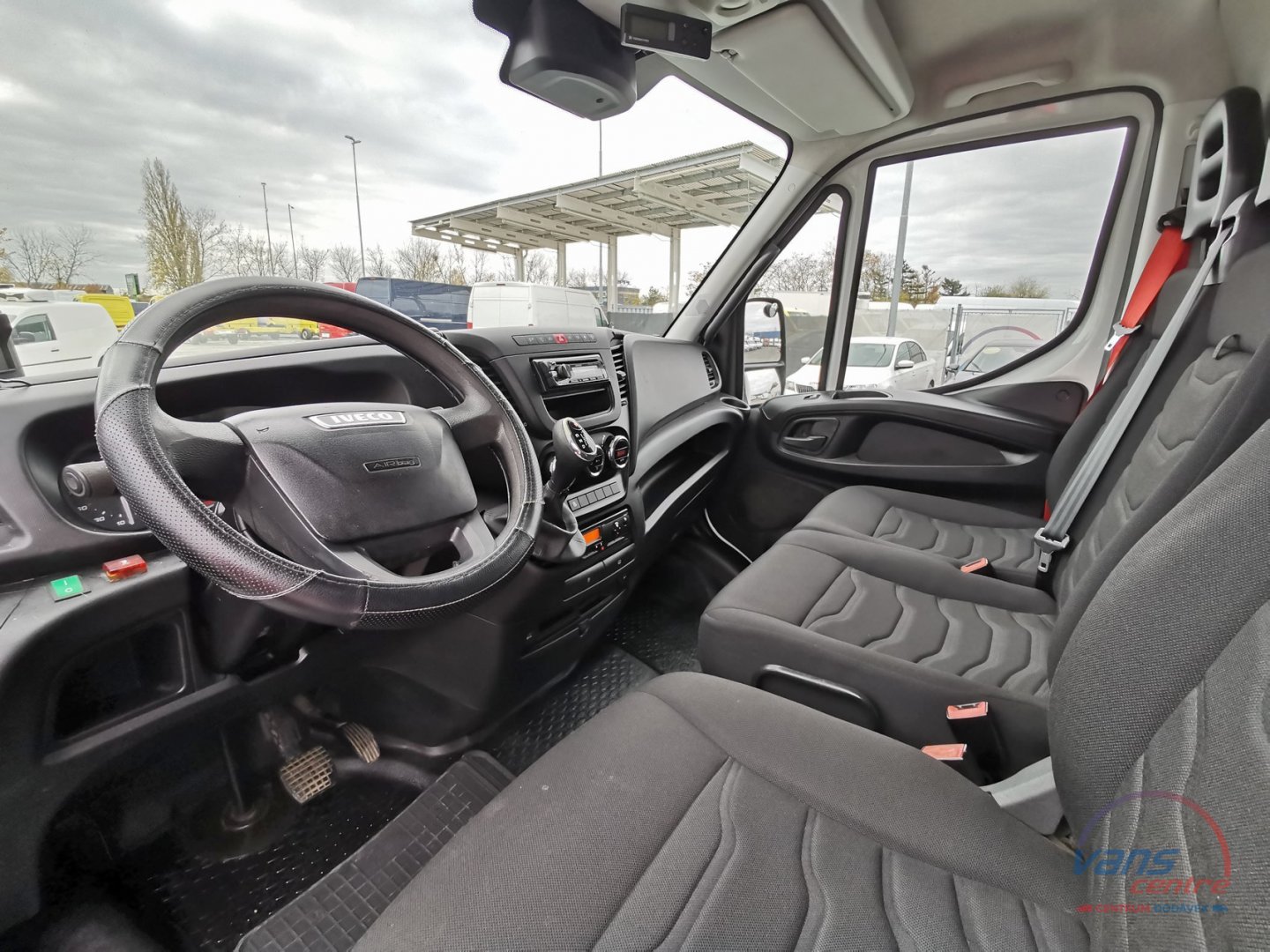Ford TRANSIT CUSTOM 2.0TDCI/96KW L2H2/ 8 MÍST/ KLIMA/ TEMPOMAT