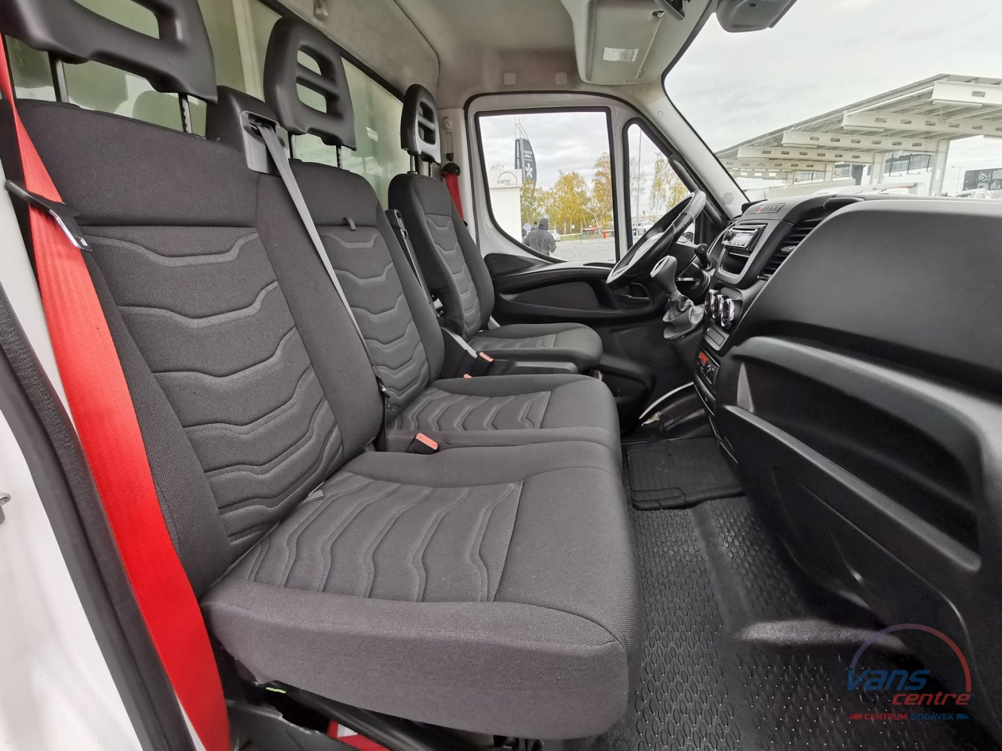 Ford TRANSIT CUSTOM 2.0TDCI/96KW L2H2/ 8 MÍST/ KLIMA/ TEMPOMAT