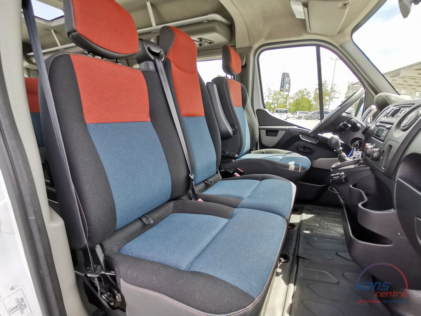 Renault MASTER 2.5DCI SKLÁPĚČ 2,5M/ 7 MÍST/ TAŽNÉ