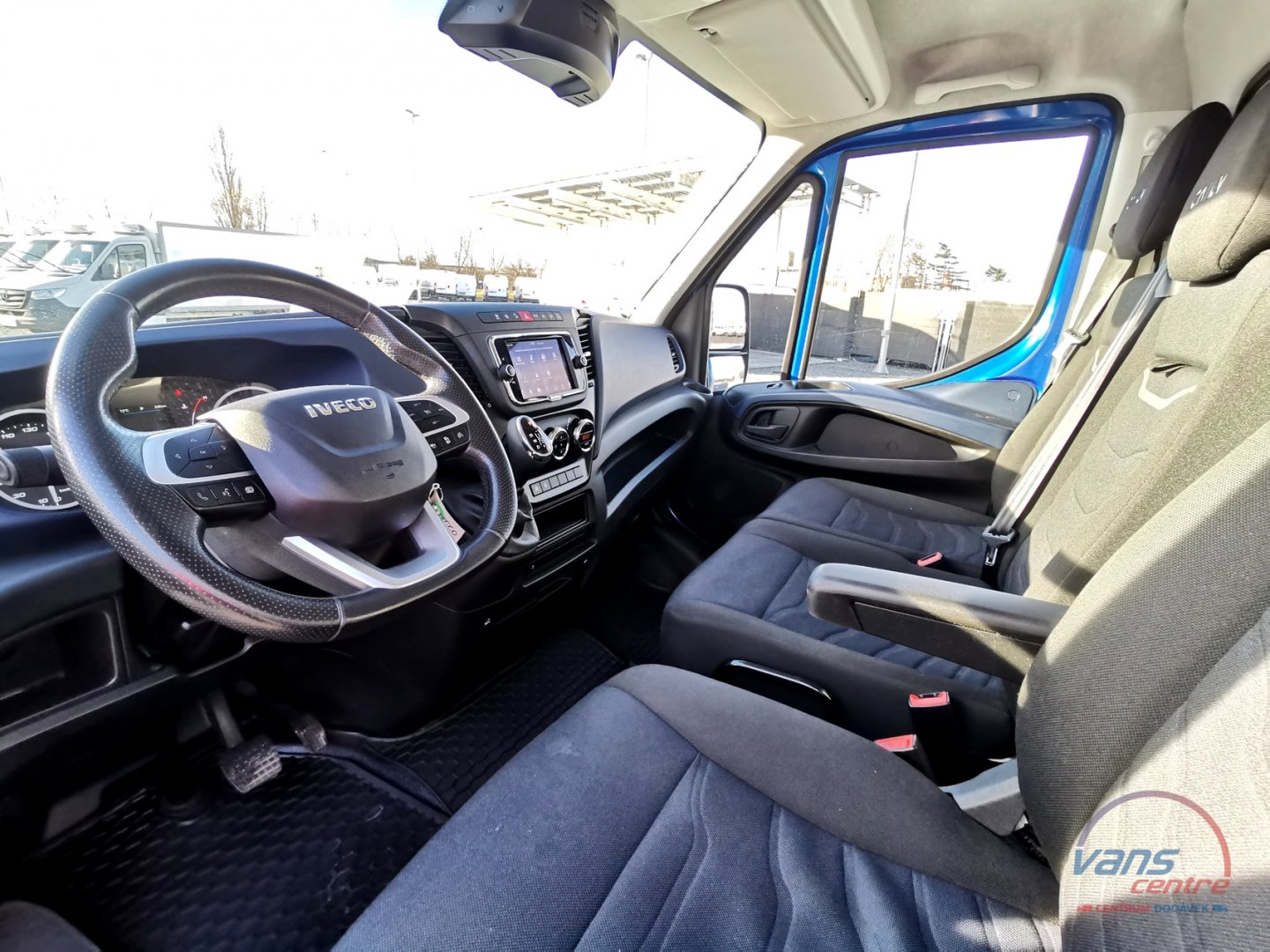 Iveco DAILY 35S14 HI-MATIC/ VALNÍK 8 PALET/ KLIMA/ LED/ NAVI