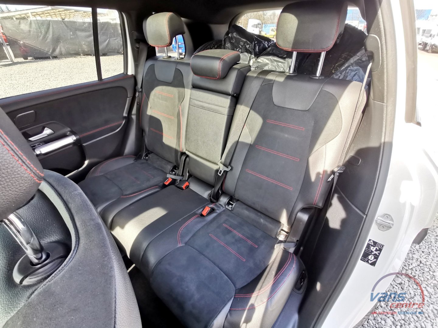 Mercedes-Benz GLB 200D 4 MATIC/ AMG/ KEYLESS/ PANORAMA 
