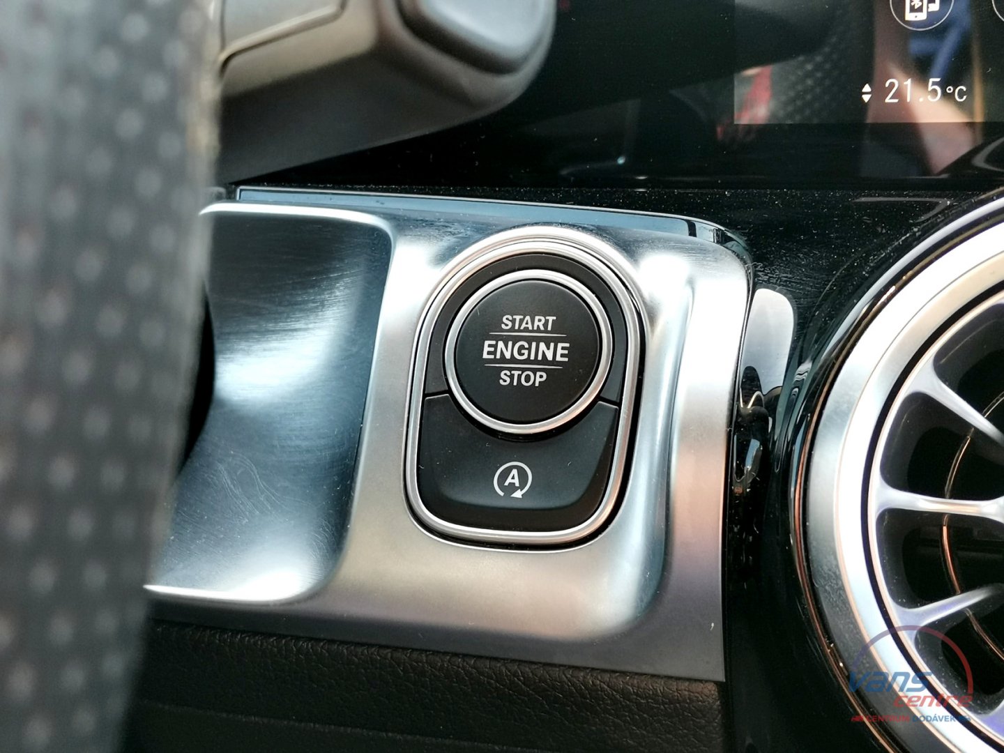 Mercedes-Benz GLB 200D 4 MATIC/ AMG/ KEYLESS/ PANORAMA 