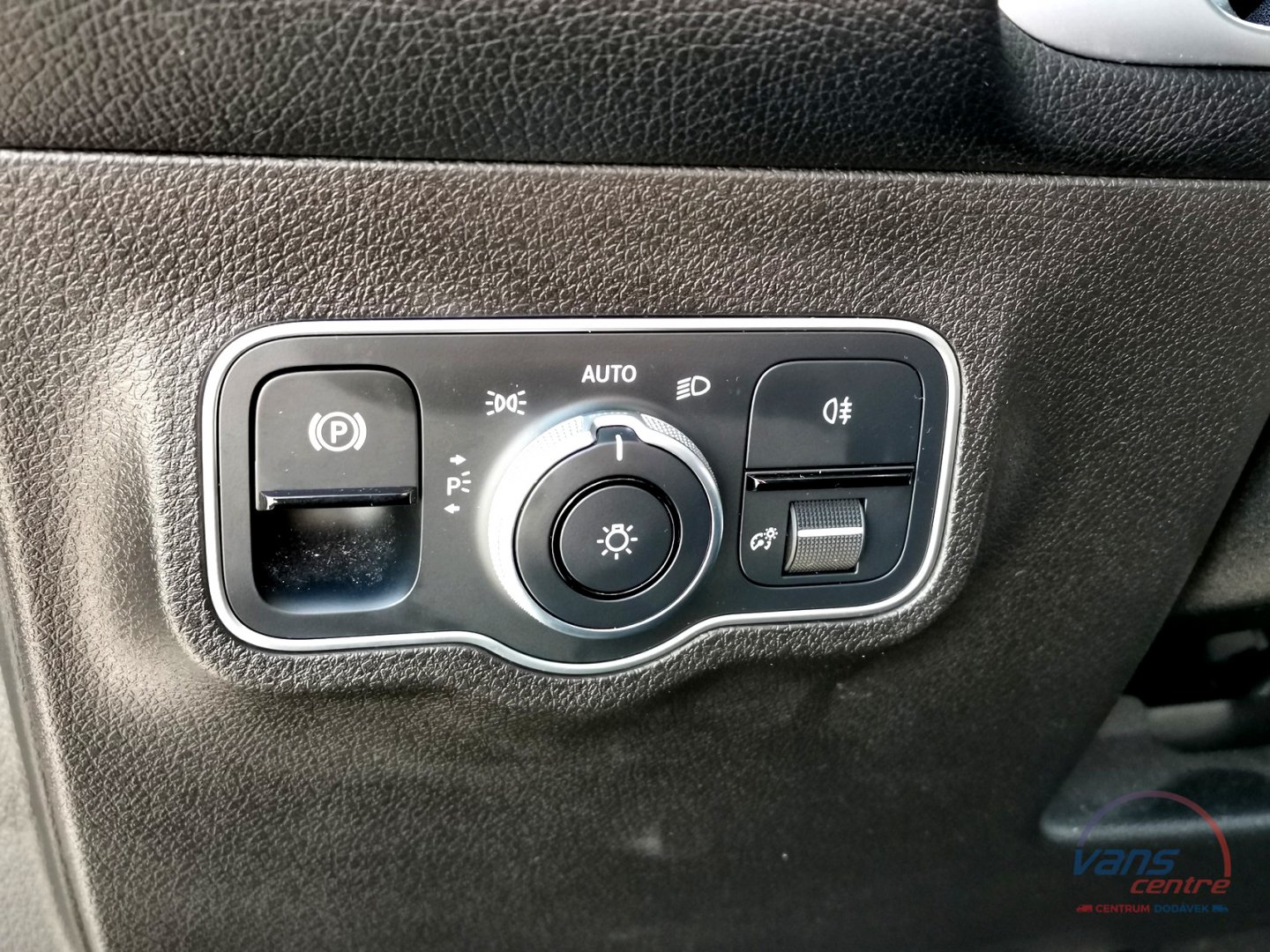 Mercedes-Benz GLB 200D 4 MATIC/ AMG/ KEYLESS/ PANORAMA 