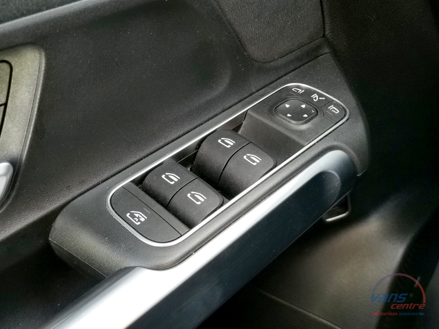 Mercedes-Benz GLB 200D 4 MATIC/ AMG/ KEYLESS/ PANORAMA 