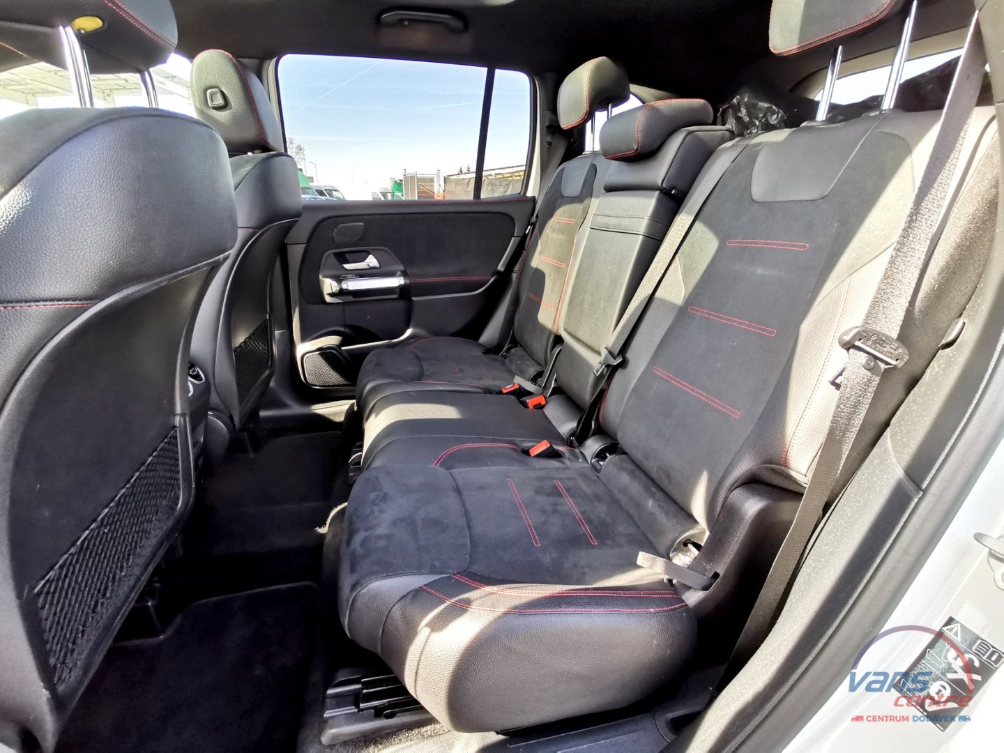 Mercedes-Benz GLB 200D 4 MATIC/ AMG/ KEYLESS/ PANORAMA 