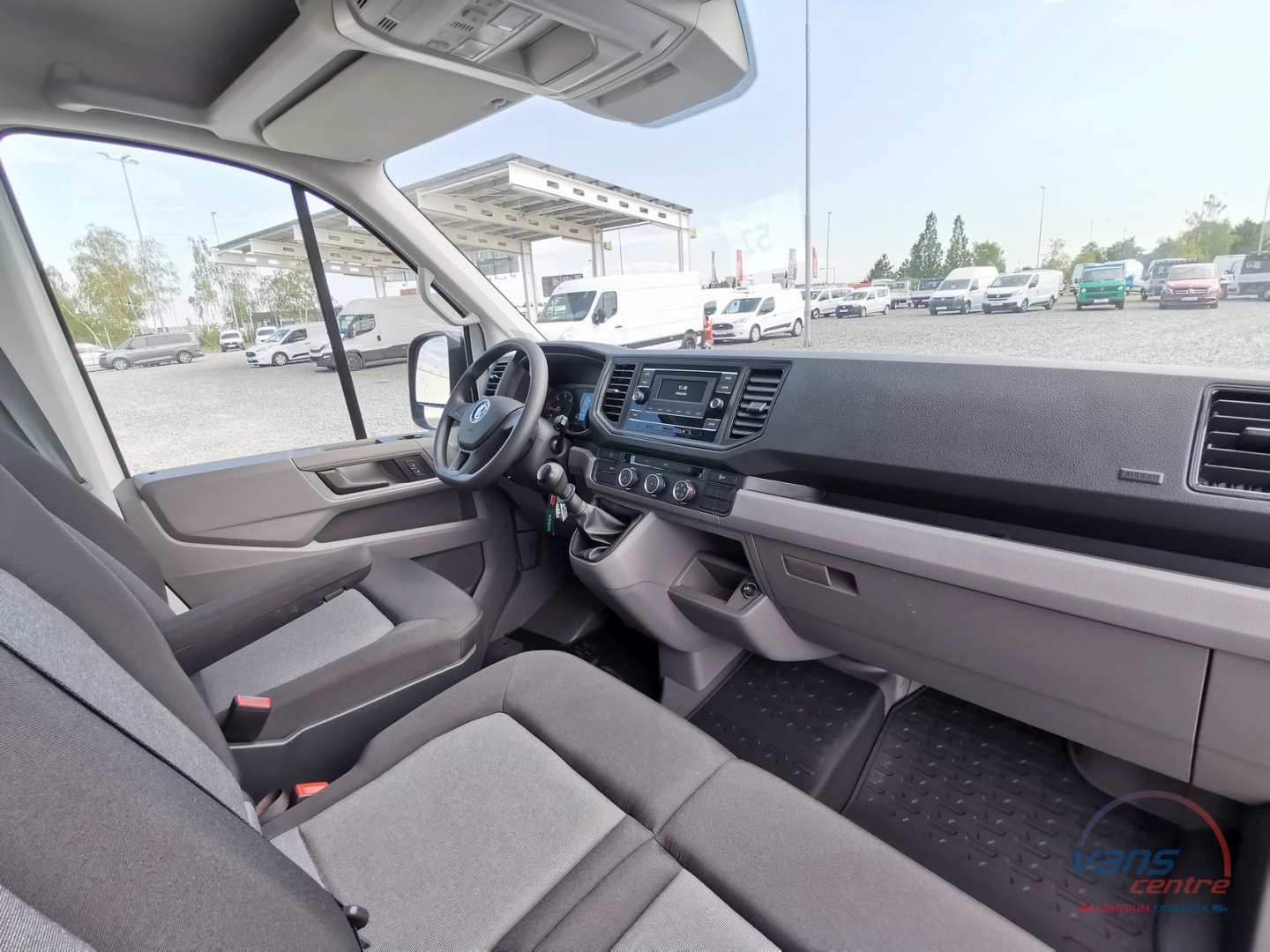 Volkswagen CRAFTER 2.0TDI VALNÍK 3,5M/ 7 MÍST/ TAŽNÉ/ 1.MAJITEL 
