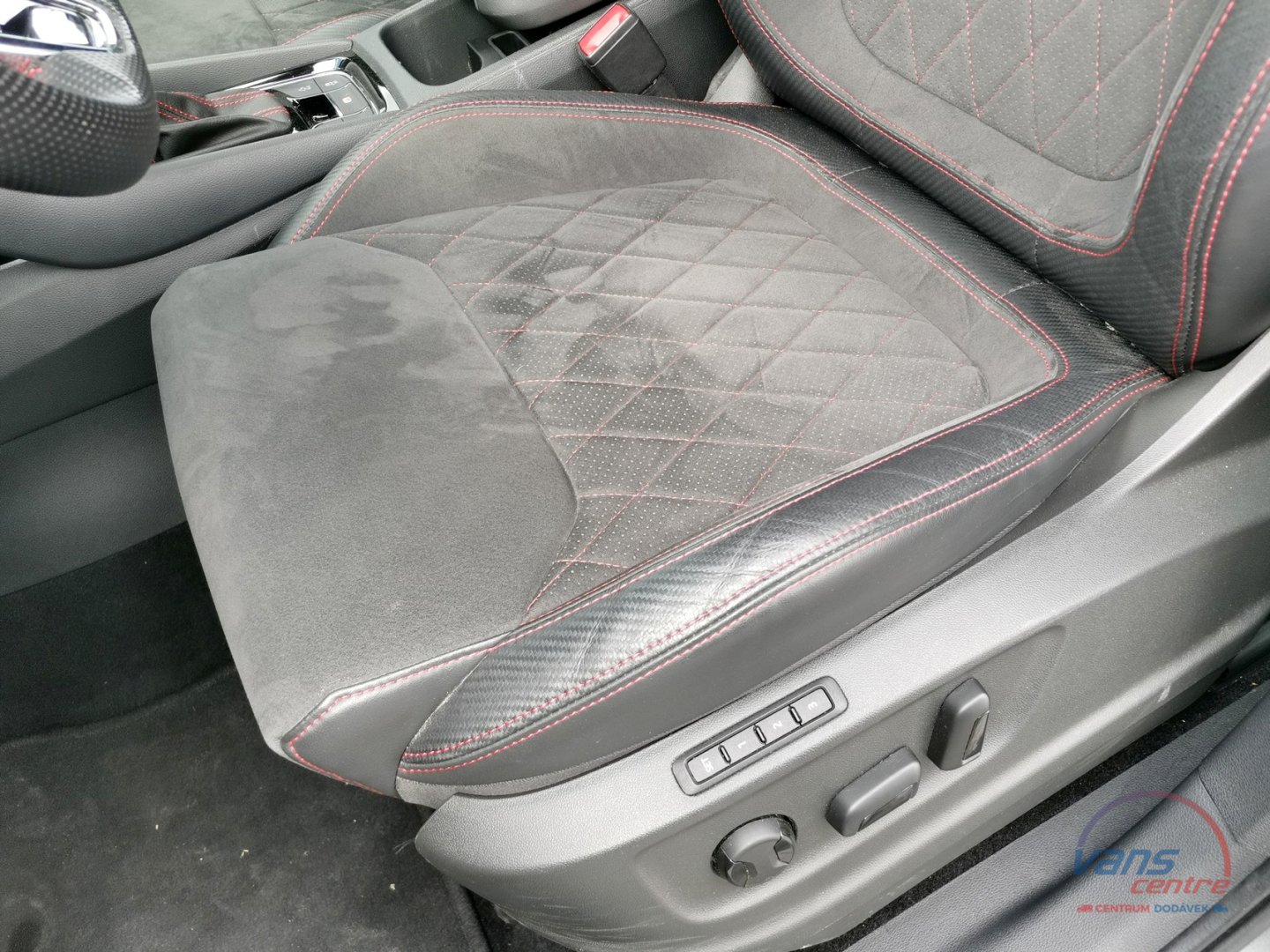 Škoda KODIAQ RS 2.0TSI DSG/ 4X4/ KEYLESS/ TAŽNÉ/ ZÁRUKA