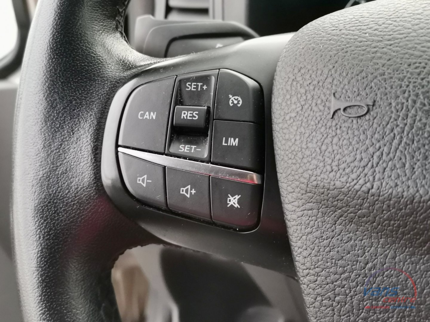 Ford TRANSIT CUSTOM 2.0TDCI/96KW L2H1/ 9 MÍST/ KLIMA/ TAŽNÉ