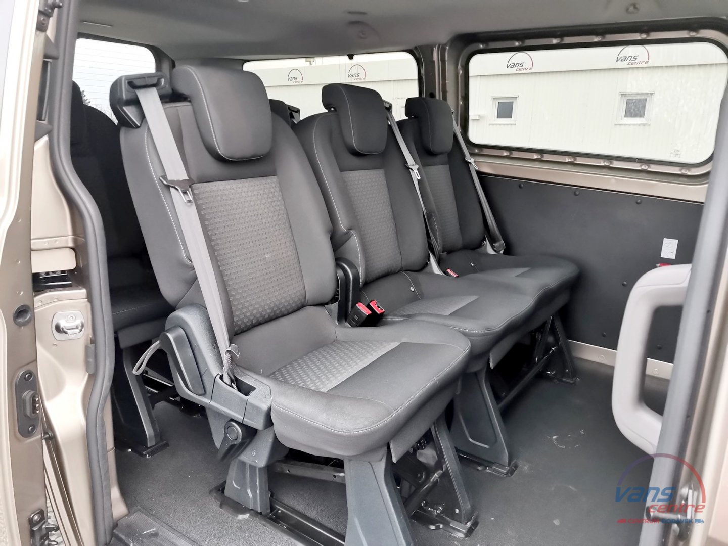 Ford TRANSIT CUSTOM 2.0TDCI/96KW L2H1/ 9 MÍST/ KLIMA/ TAŽNÉ