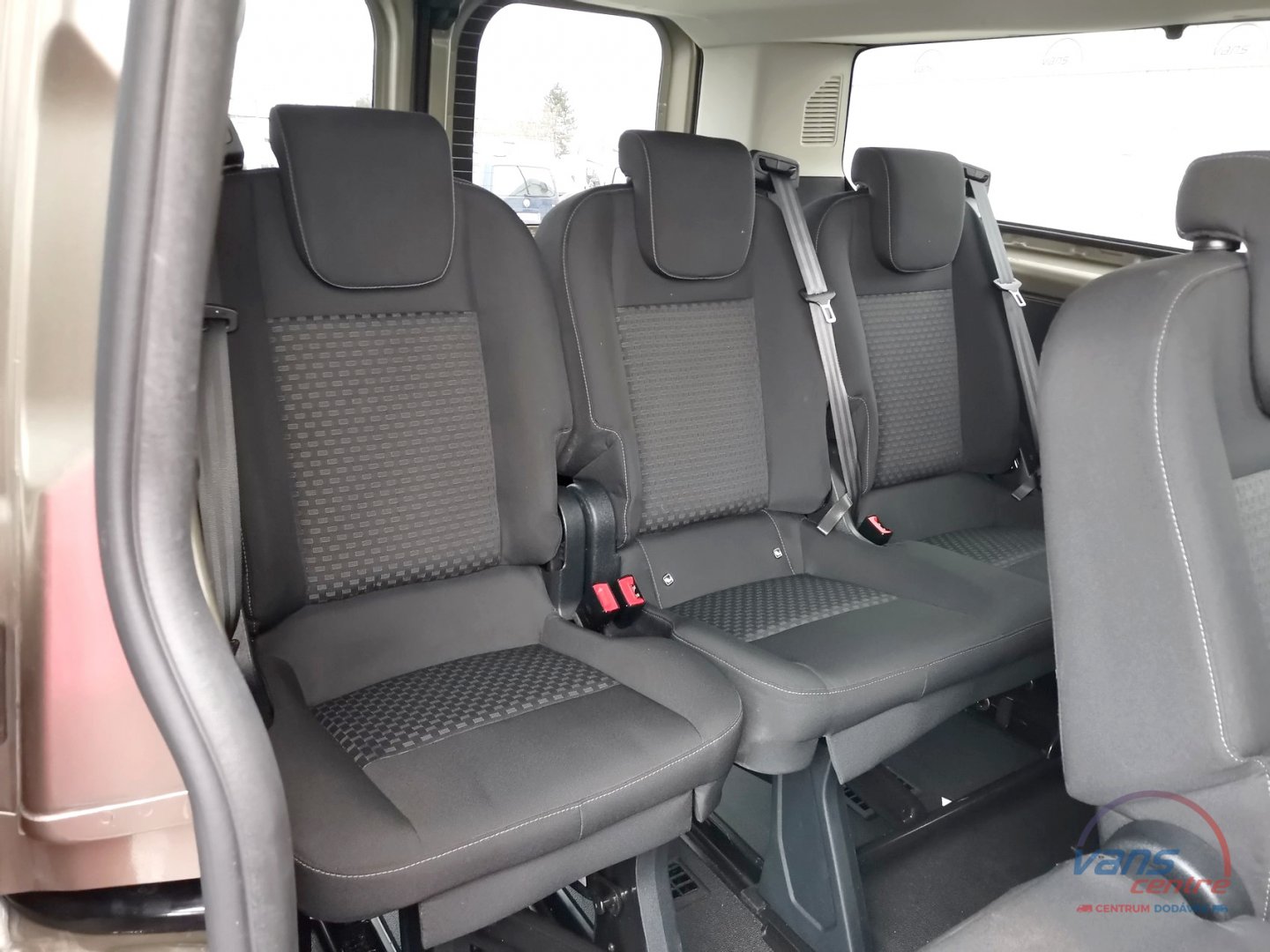 Ford TRANSIT CUSTOM 2.0TDCI/96KW L2H1/ 9 MÍST/ KLIMA/ TAŽNÉ