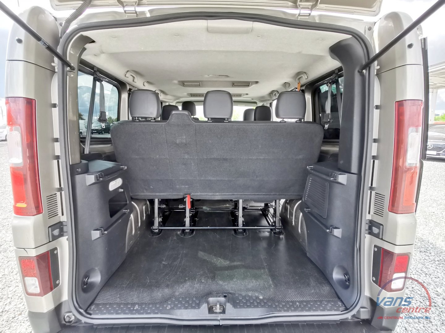 Renault TRAFIC 1.6DCI/92KW L1H1/ 9 MÍST/ KLIMA/ TEMPOMAT/ ČR