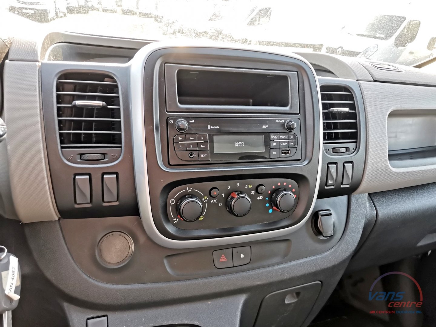 Kia K 2500 TCI SKLÁPĚČ 3,2M/ TAŽNÉ/ NOSNOST 1,3T