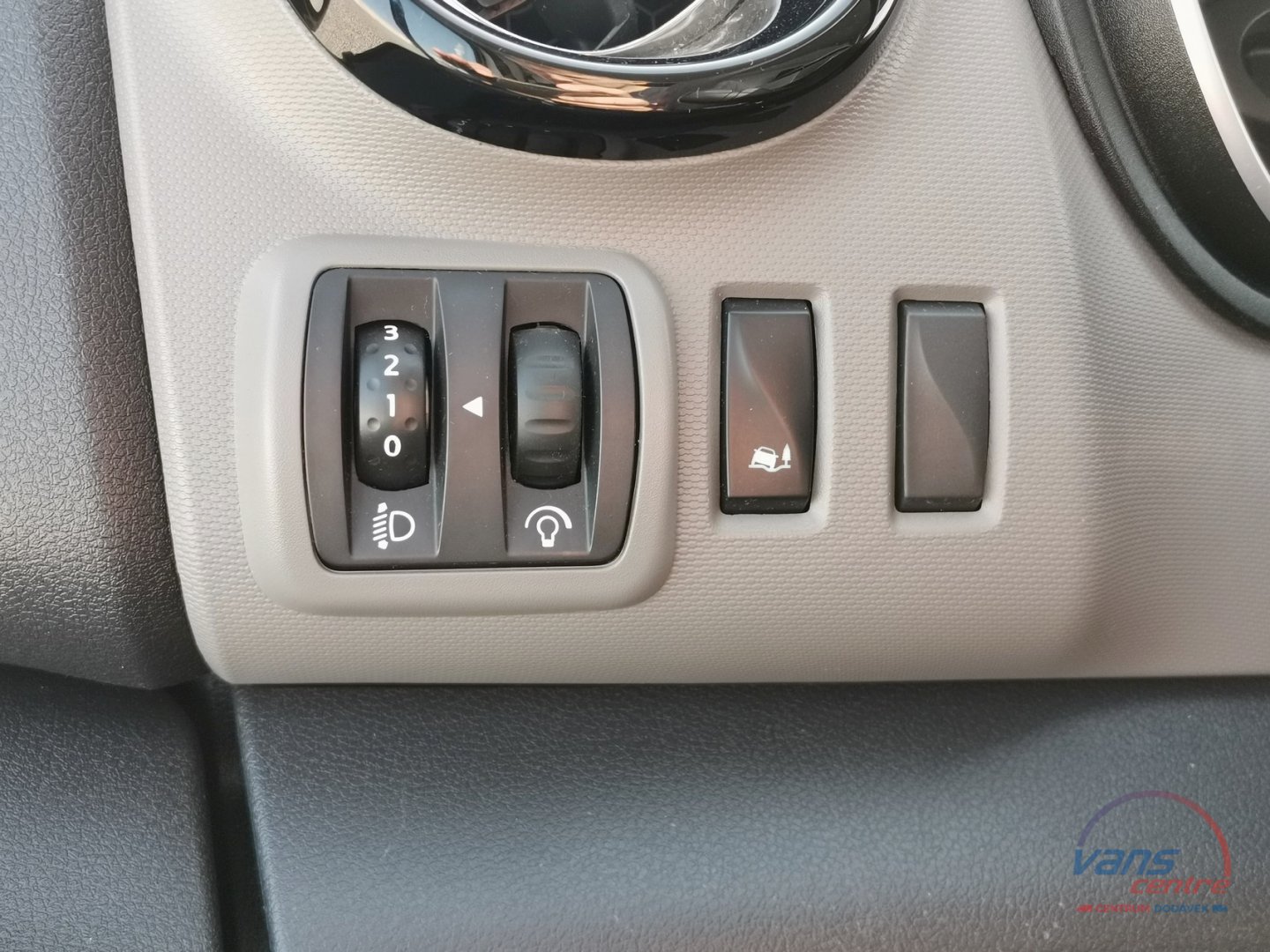 Kia K 2500 TCI SKLÁPĚČ 3,2M/ TAŽNÉ/ NOSNOST 1,3T