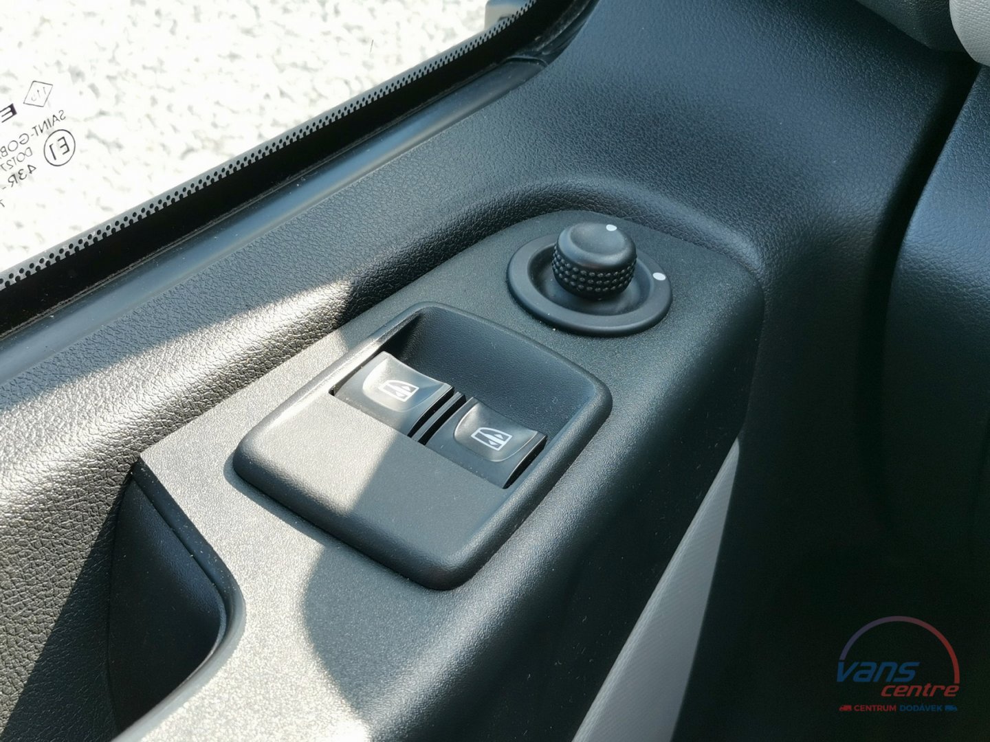 Kia K 2500 TCI SKLÁPĚČ 3,2M/ TAŽNÉ/ NOSNOST 1,3T