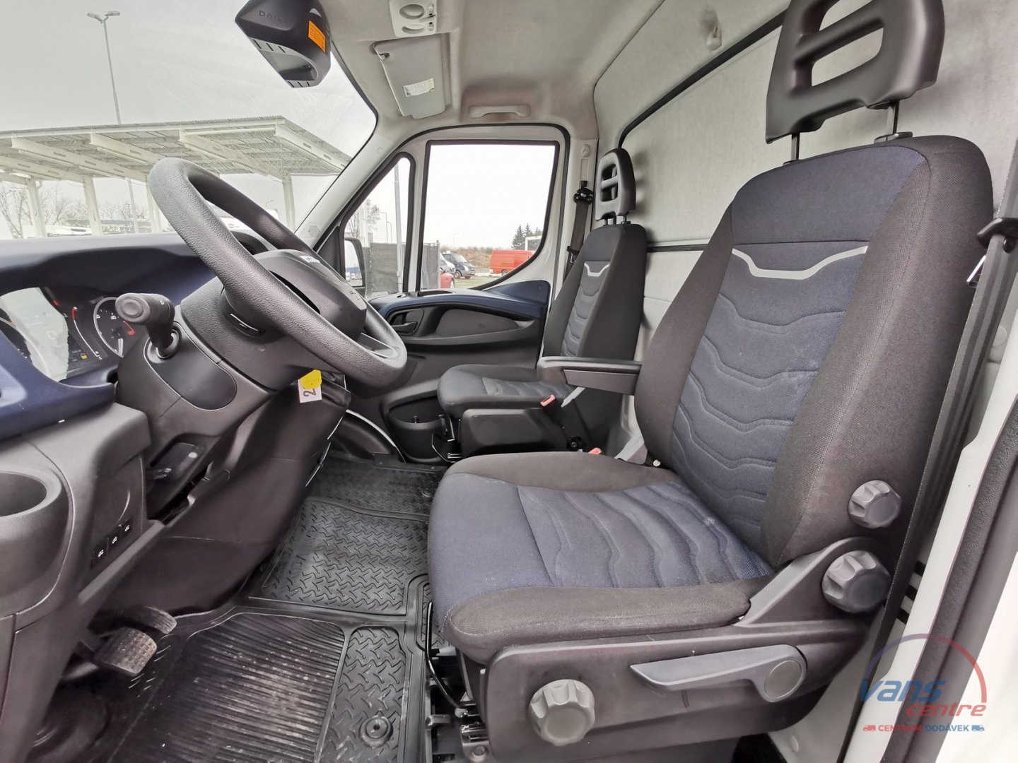 Ford TRANSIT 2.0TDCI/125KW L3H2/ 6 MÍST/ TAŽNÉ/ ČR 