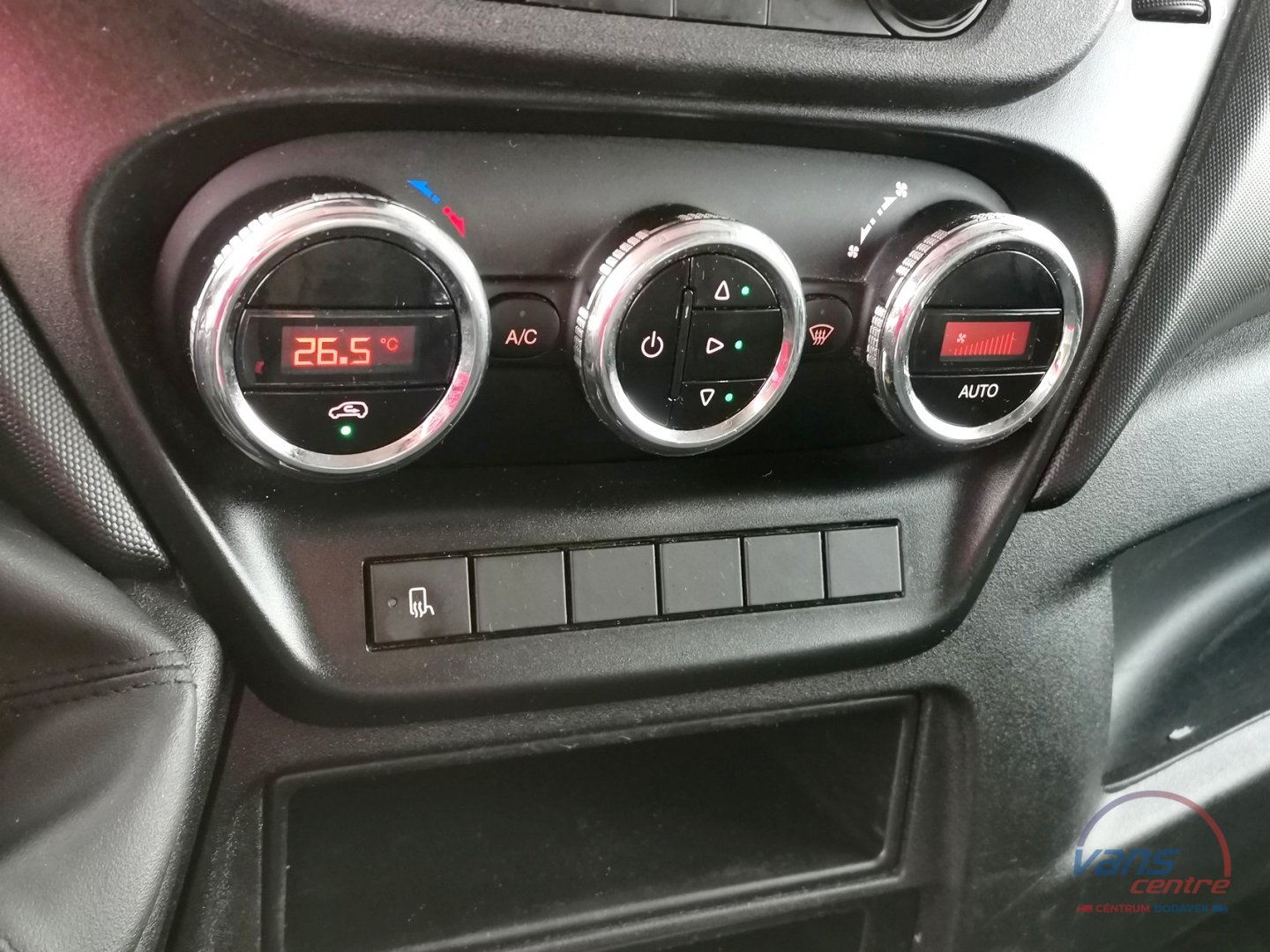 Renault MASTER 165DCI SKŘÍŇ 8 PALET/ HYDR.ČELO