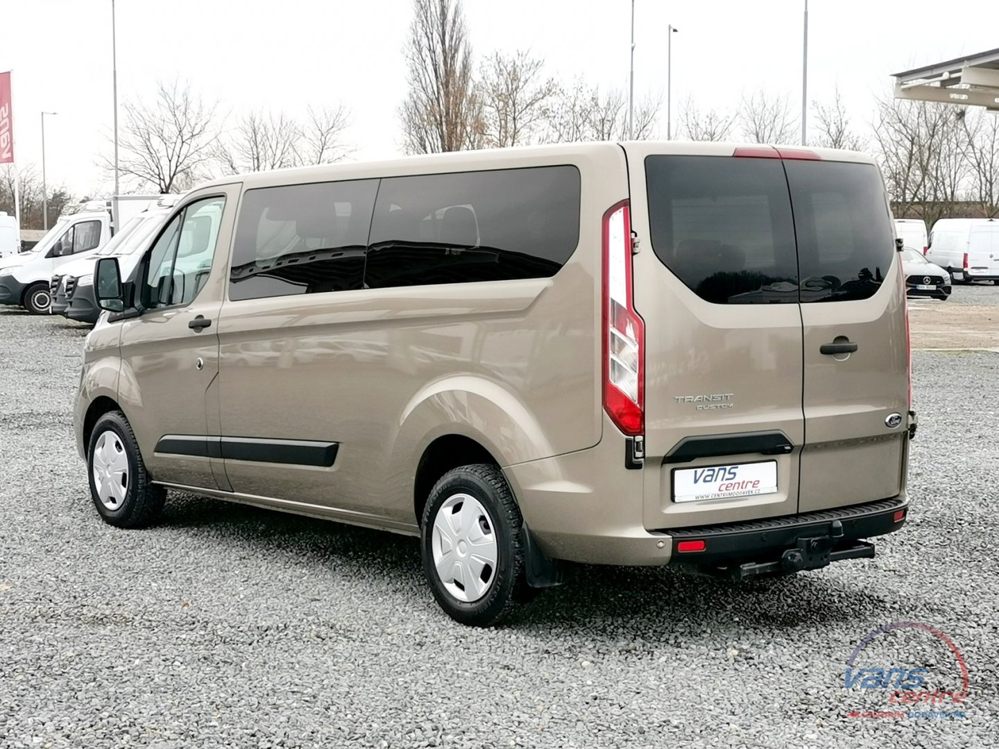 Ford TRANSIT CUSTOM 2.0TDCI/96KW L2H1/ 9 MÍST/ KLIMA/ TAŽNÉ