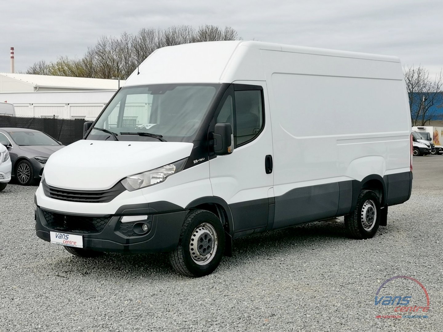 Iveco DAILY 35S18 STŘEDNÍ/ KLIMA/ TAŽNÉ/ ČR