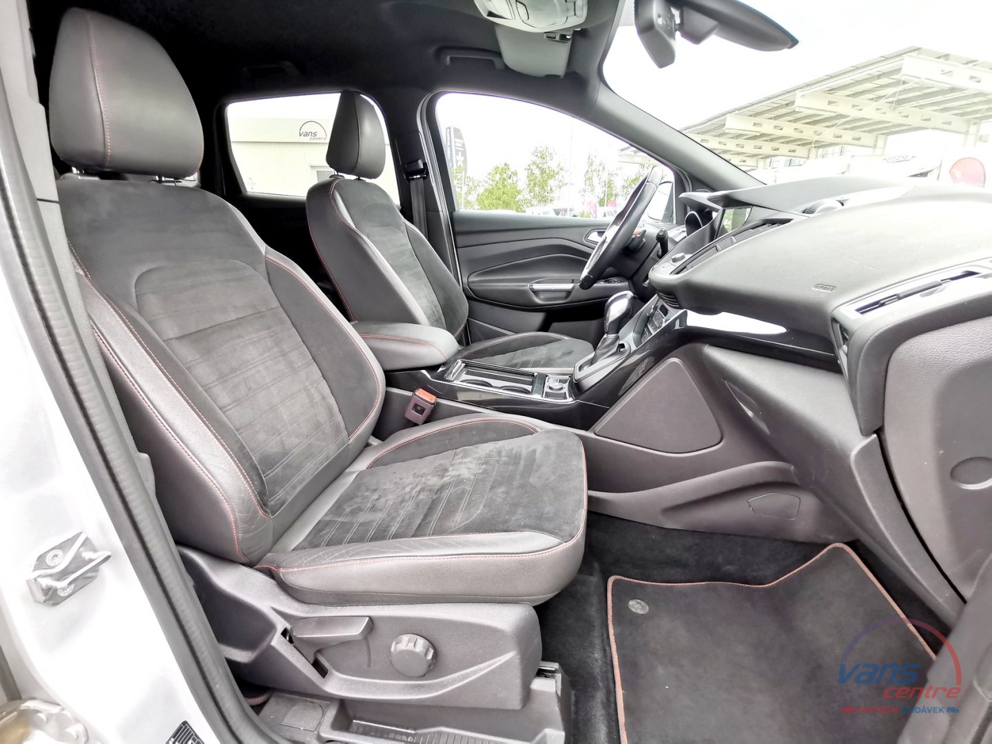 Ford KUGA ST-LINE 2.0TDCI/AT/ 4WD/ KEYFREE/ TAŽNÉ  