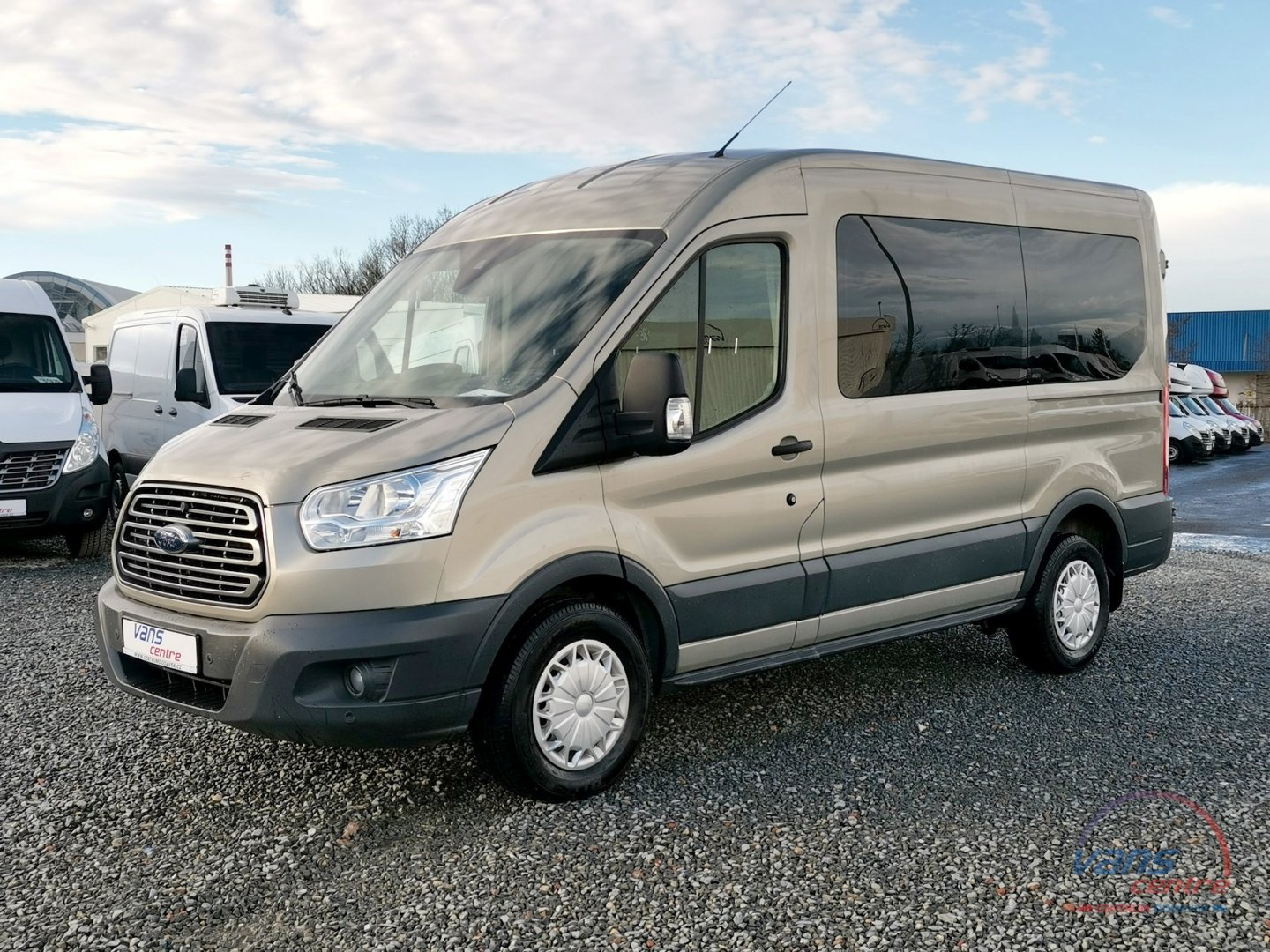Ford TRANSIT 2.2TDCI/92KW L2H2 9 MÍST/ KLIMA/ TAŽNÉ