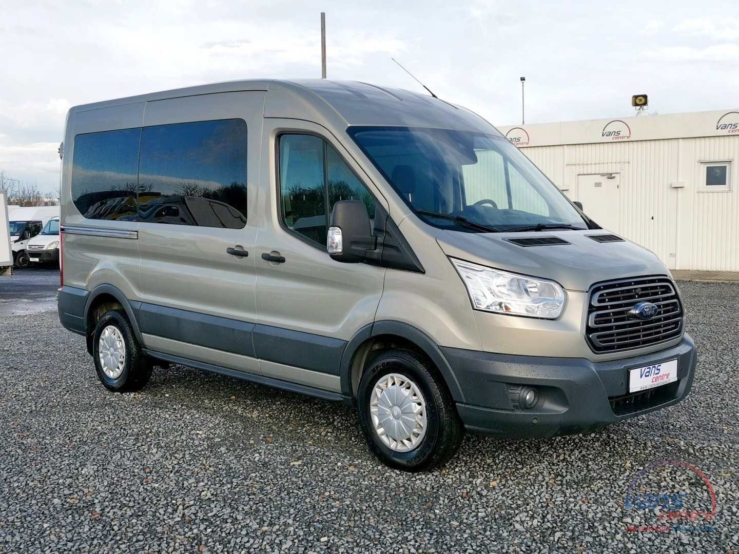 Ford TRANSIT 2.2TDCI/92KW L2H2 9 MÍST/ KLIMA/ TAŽNÉ