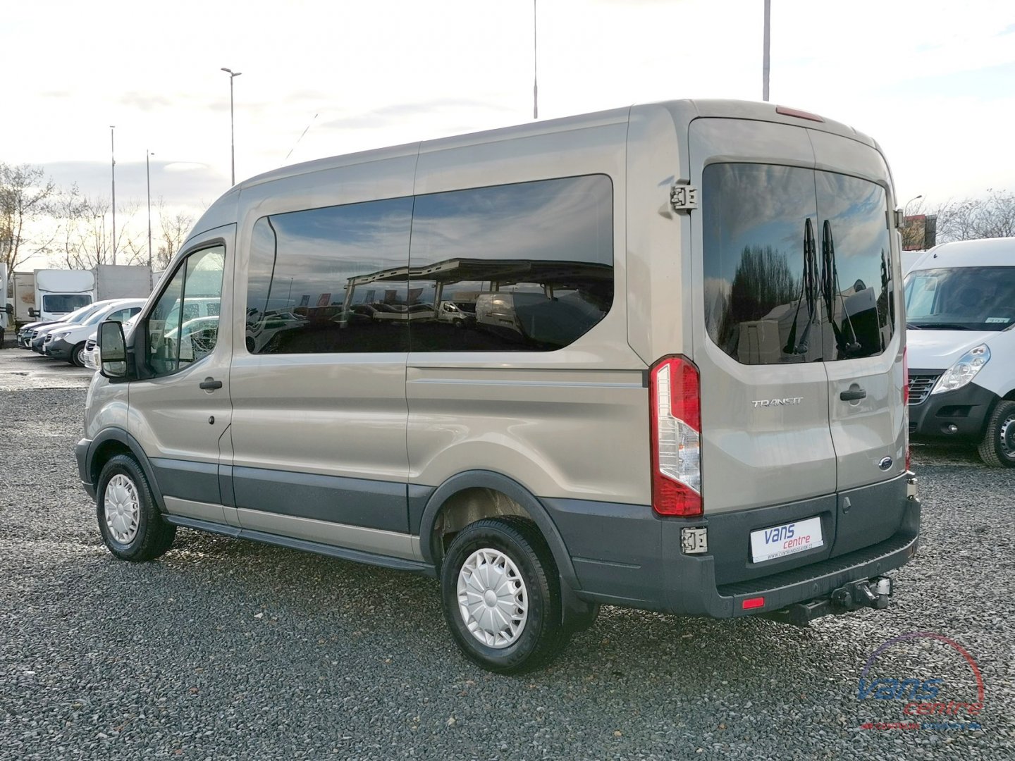 Ford TRANSIT 2.2TDCI/92KW L2H2 9 MÍST/ KLIMA/ TAŽNÉ