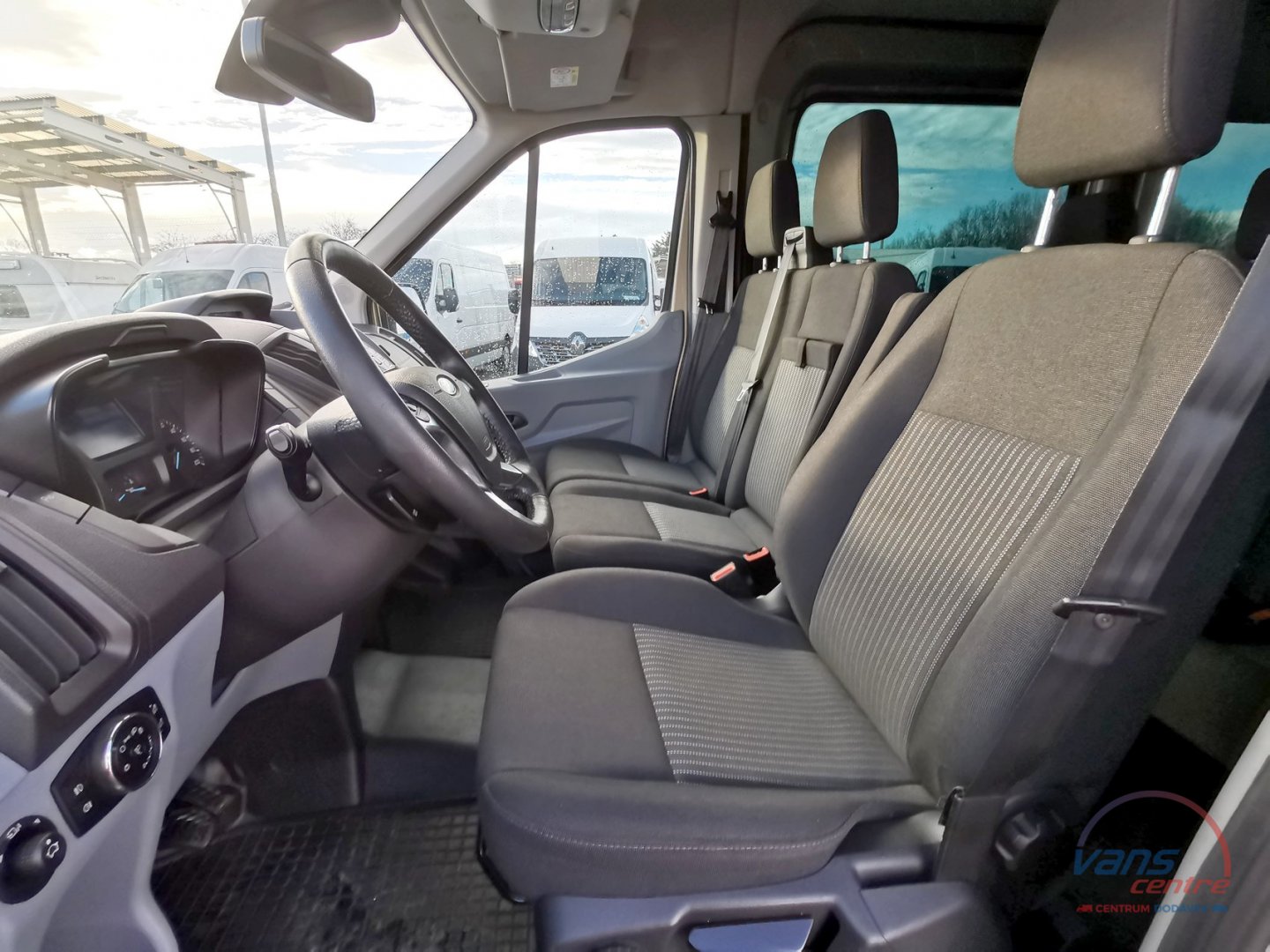 Ford TRANSIT 2.2TDCI/92KW L2H2 9 MÍST/ KLIMA/ TAŽNÉ