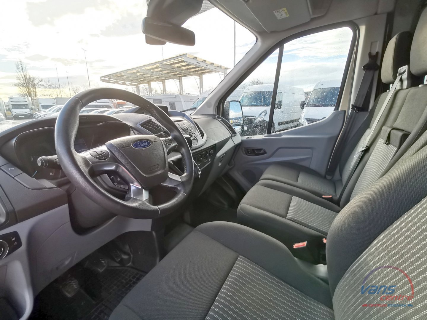 Ford TRANSIT 2.2TDCI/92KW L2H2 9 MÍST/ KLIMA/ TAŽNÉ