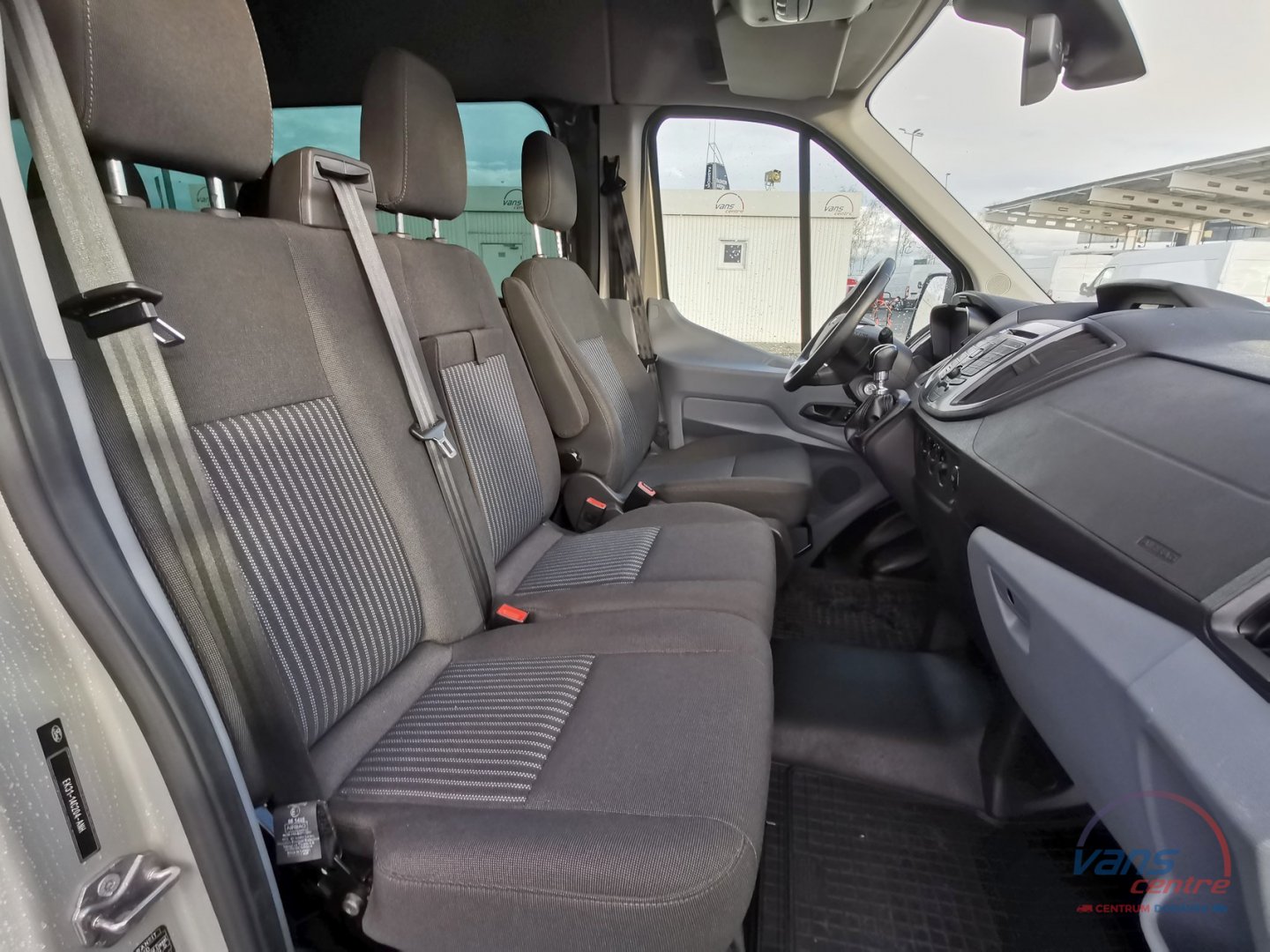 Ford TRANSIT 2.2TDCI/92KW L2H2 9 MÍST/ KLIMA/ TAŽNÉ