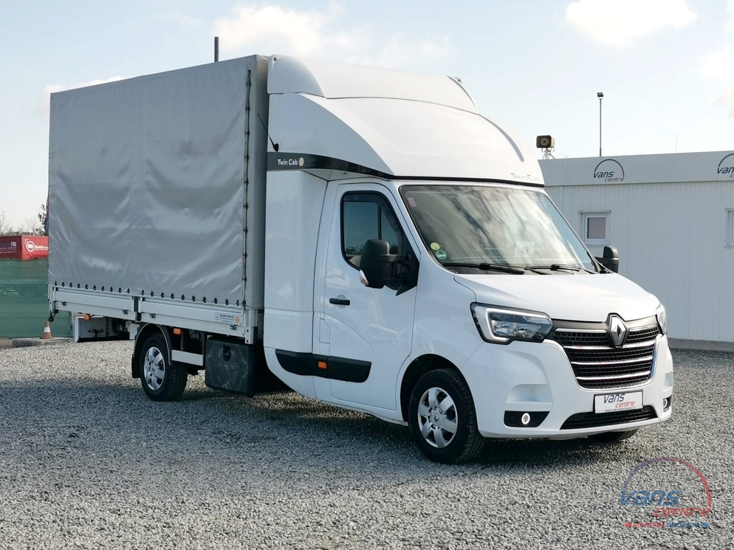 Renault MASTER 165DCI SHRNOVACÍ 8 PALET/ TWINCAB/ MĚCHY/ ČR