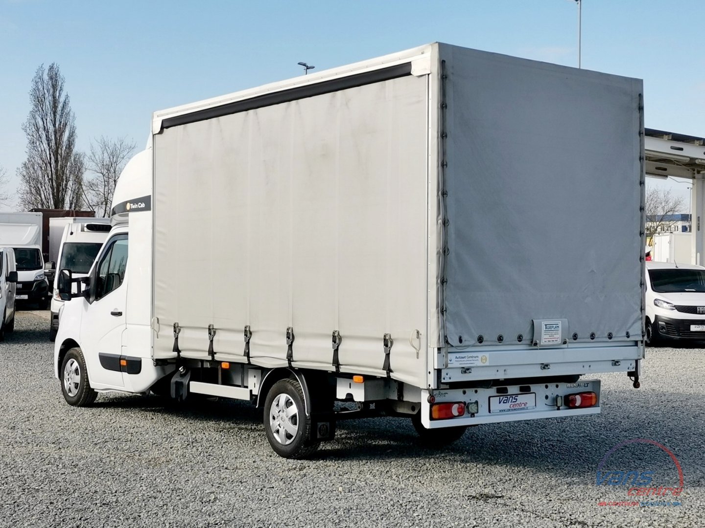 Renault MASTER 165DCI SHRNOVACÍ 8 PALET/ TWINCAB/ MĚCHY/ ČR
