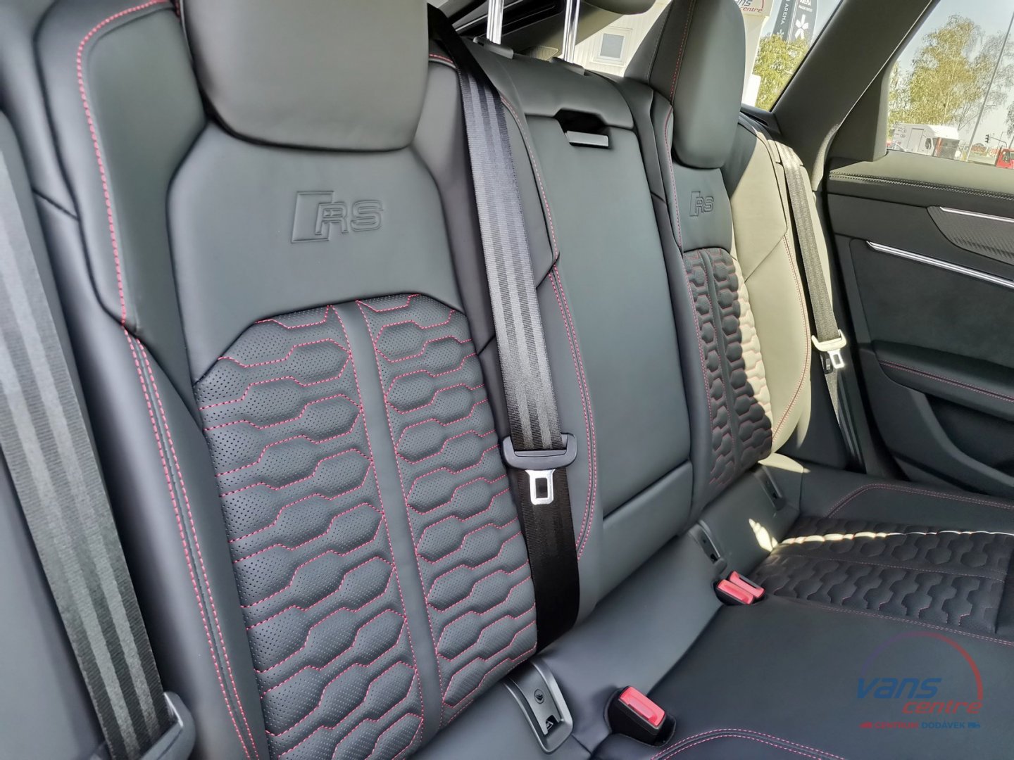 Audi RS6 AVANT/ QUATTRO/ 441KW/ MATRIX LED/ HUD/ IHNED K ODBĚRU!