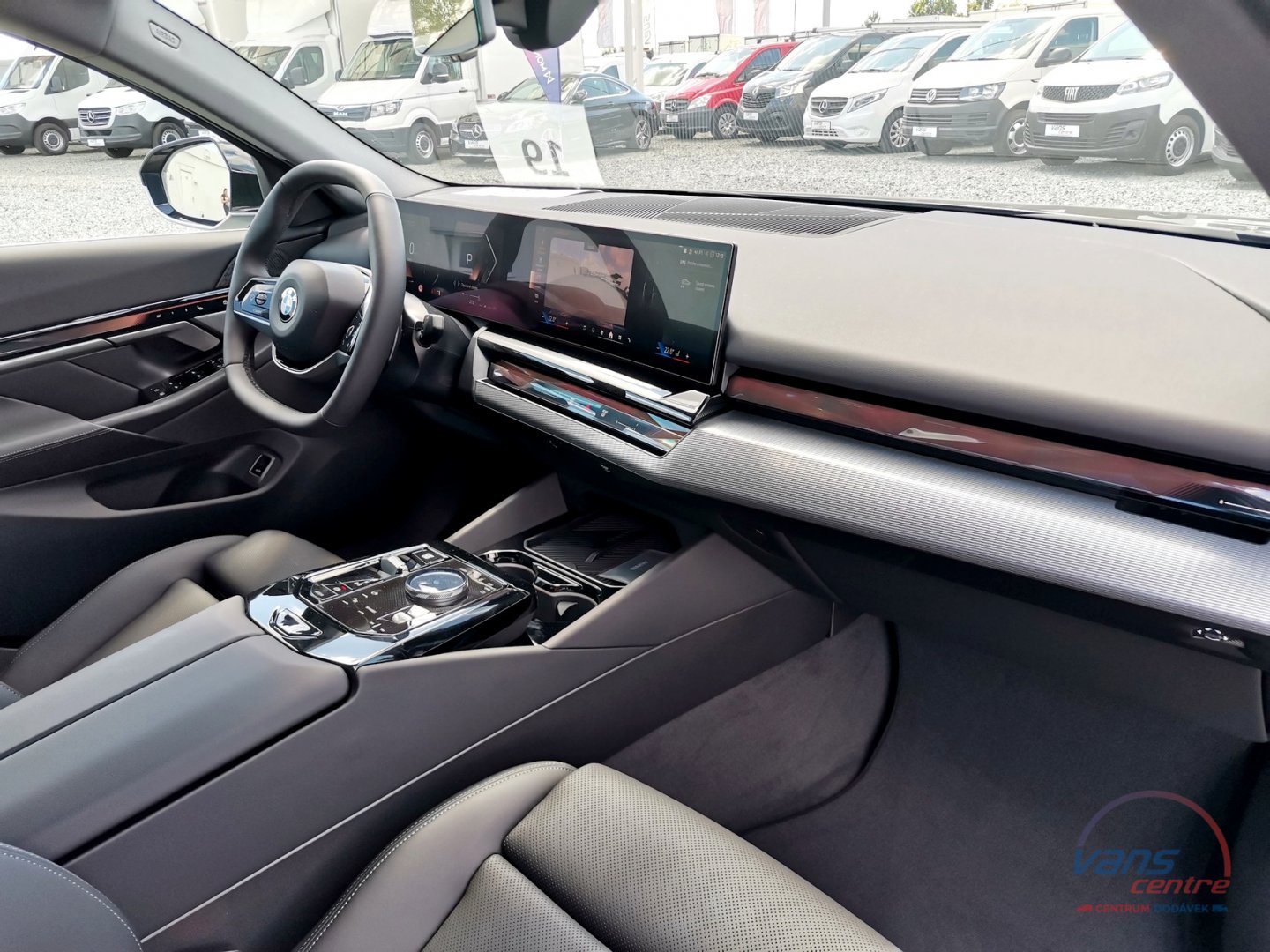 BMW 520I / HARMAN KARDON/BLACK SAPPHIRE/ SKLADEM IHNED!