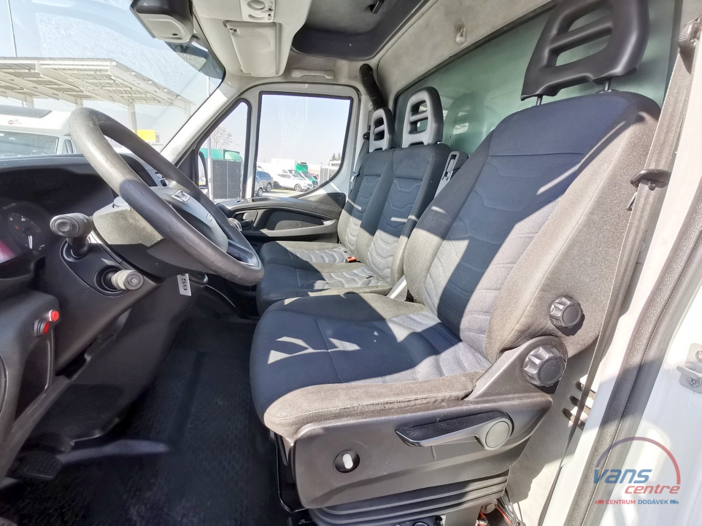 Iveco DAILY 50C18 SRHNOVACÍ 5,7M/ MĚCHY/ KLIMA/ TAŽNÉ/ DO 3,5T  