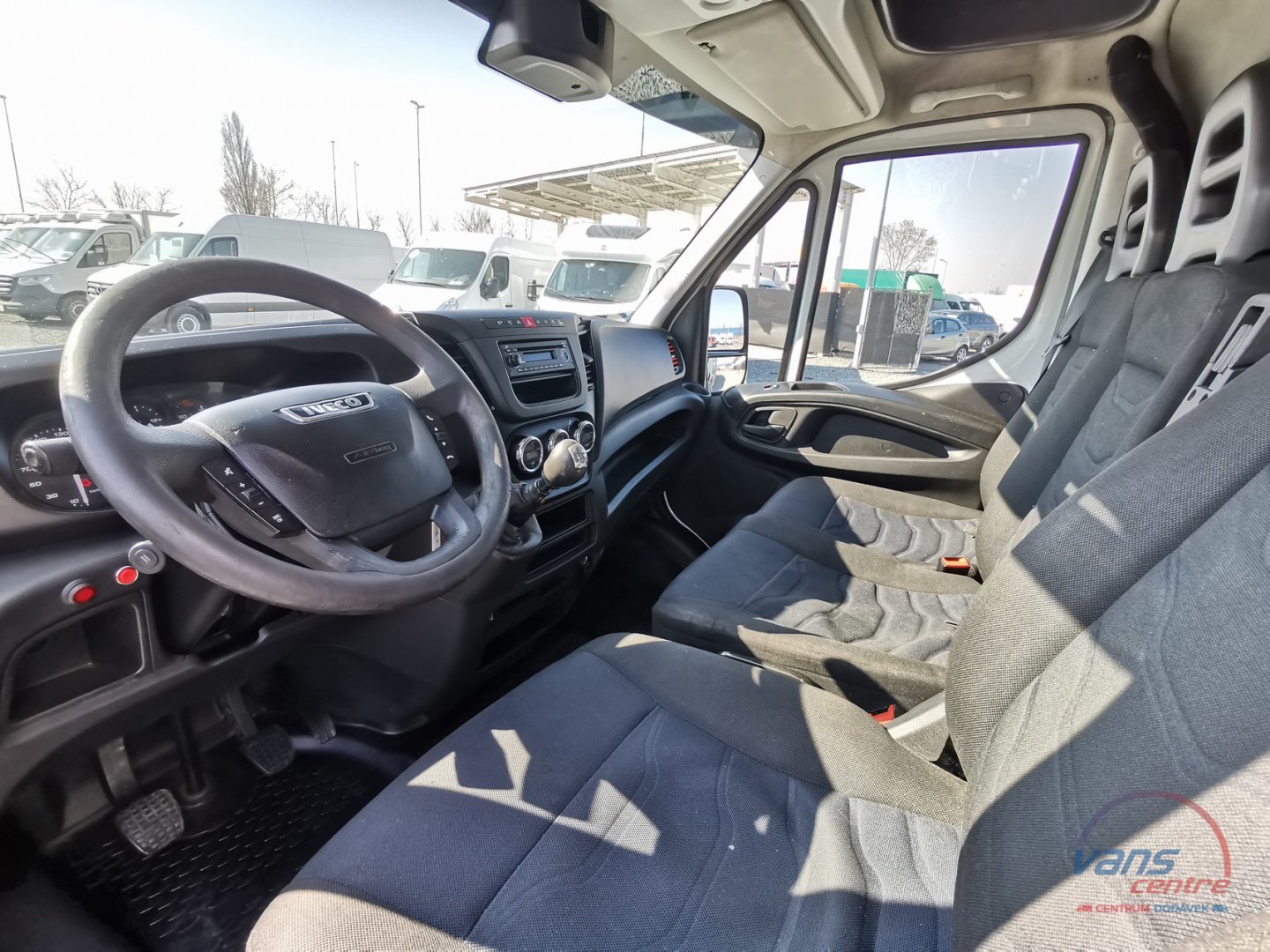 Iveco DAILY 50C18 SRHNOVACÍ 5,7M/ MĚCHY/ KLIMA/ TAŽNÉ/ DO 3,5T  