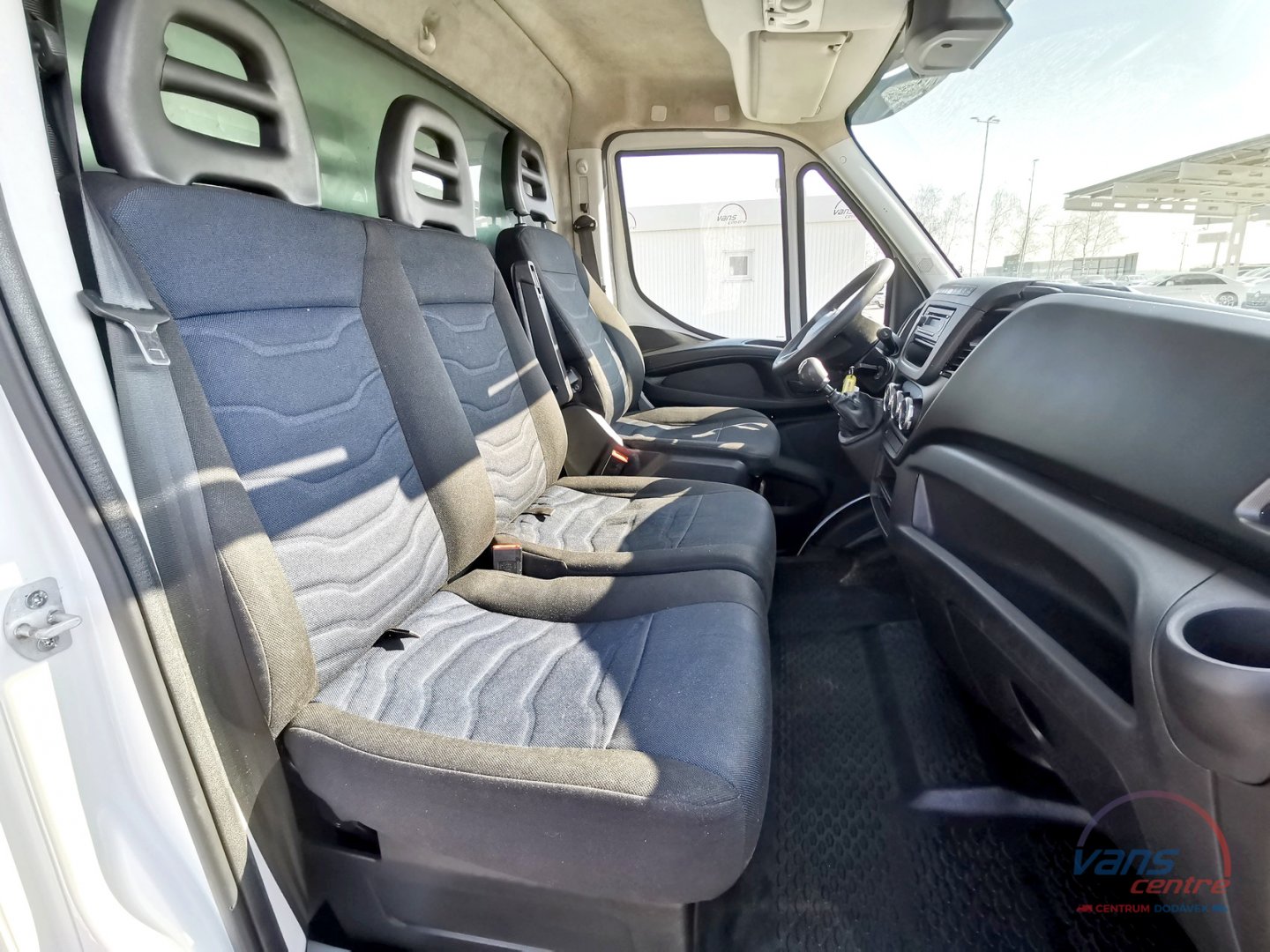 Iveco DAILY 50C18 SRHNOVACÍ 5,7M/ MĚCHY/ KLIMA/ TAŽNÉ/ DO 3,5T  