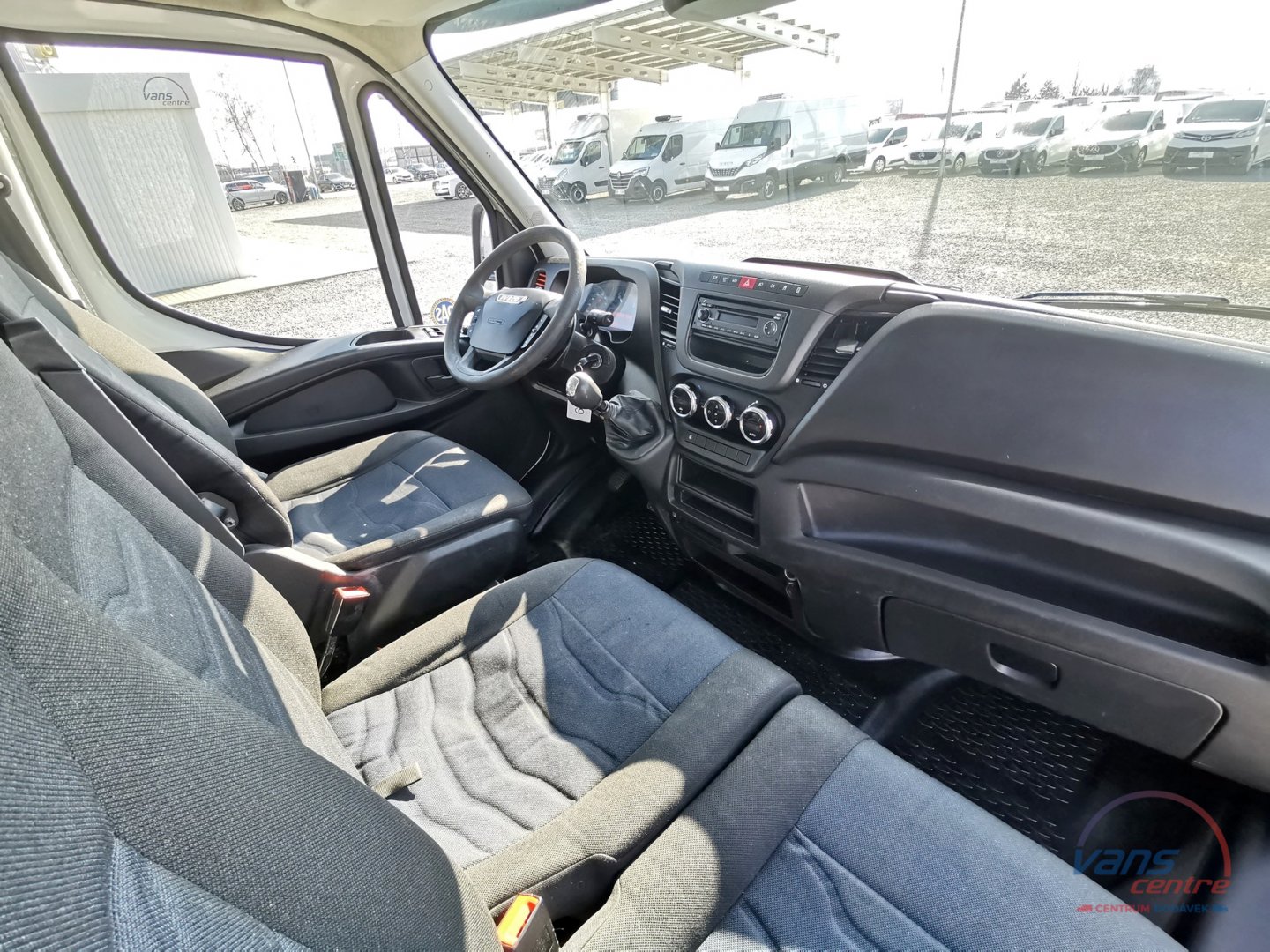 Iveco DAILY 50C18 SRHNOVACÍ 5,7M/ MĚCHY/ KLIMA/ TAŽNÉ/ DO 3,5T  