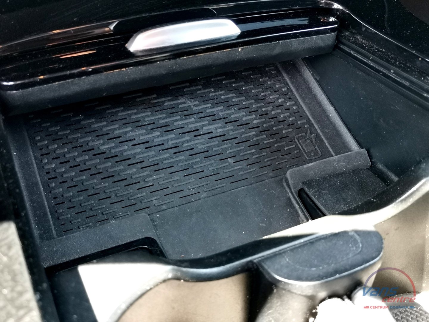 Mercedes-Benz A 180 SEDAN/ AMG-LINE/ NIGHT/ KEYLESS