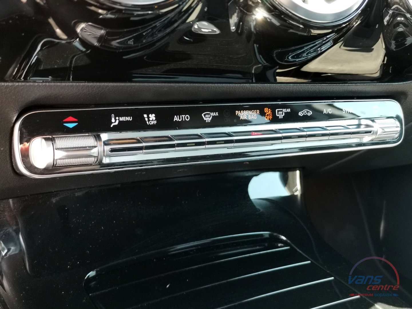 Mercedes-Benz A 180 SEDAN/ AMG-LINE/ NIGHT/ KEYLESS