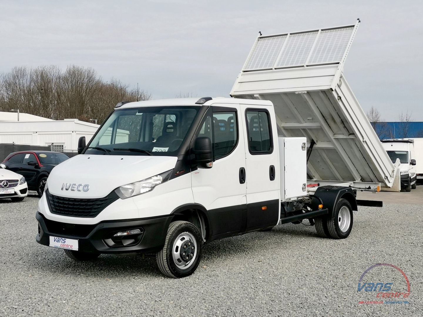 Iveco DAILY 3.0 SKLÁPĚČ 2,9M/ 6 MÍST/ TAŽNÉ 3,5T