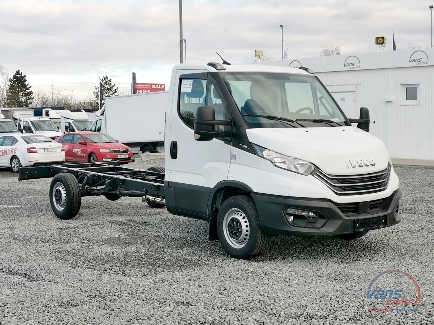 Iveco DAILY 35S18 HI-MATIC/ STŘEDNÍ/ TOP VÝBAVA!/ TAŽNÉ 3,5T
