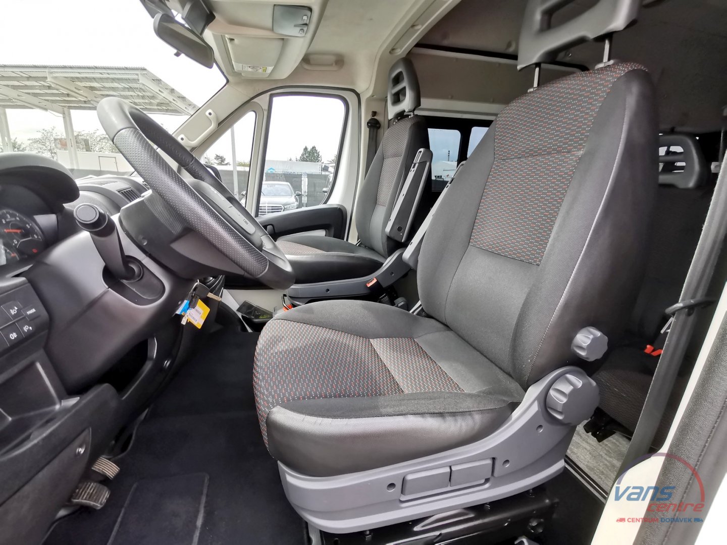 Peugeot BOXER 2.2HDI/96KW L2H2/ 8 MÍST/ NEZ.TOPENÍ/ TAŽNÉ 