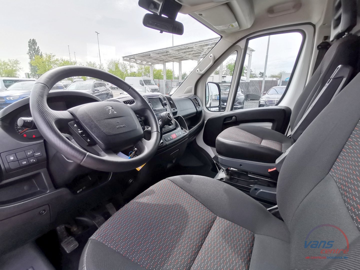 Peugeot BOXER 2.2HDI/96KW L2H2/ 8 MÍST/ NEZ.TOPENÍ/ TAŽNÉ 